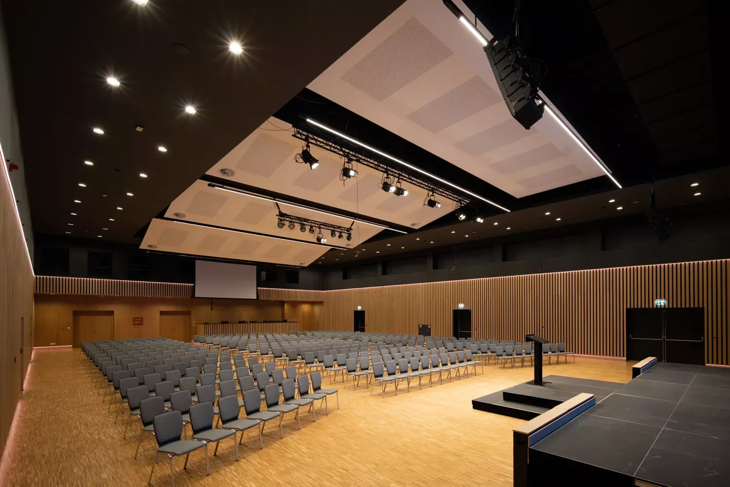 Sala Diament w Konfero w ustawieniu teatralnym ze sceną