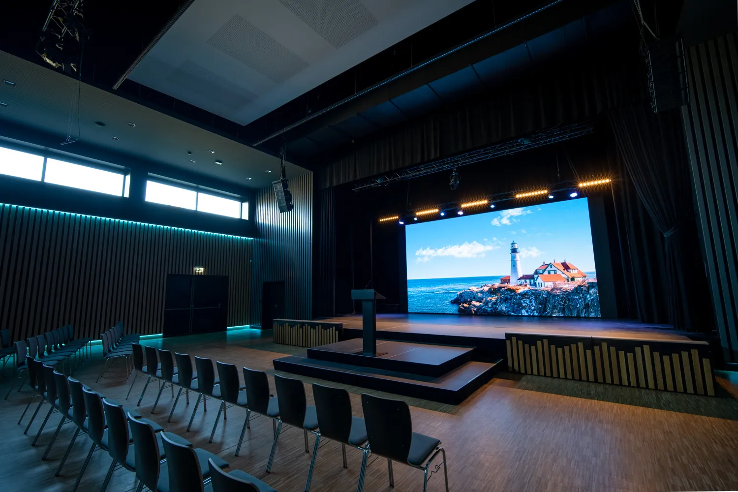 Sala Diament w Konfero – scena i ekran LED 4×8 m